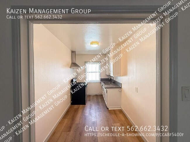 Building Photo - 600-602 S Fir Ave-6