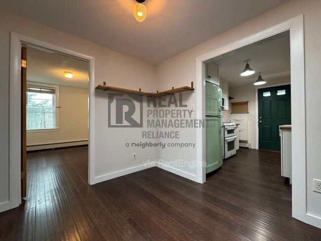 Building Photo - 2 Sea View Ave