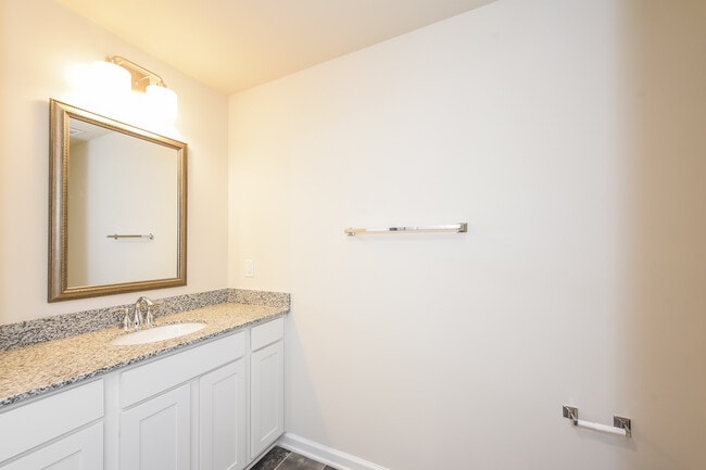 Building Photo - 304 High Grv Wy