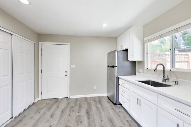 Building Photo - 21161 Garden Ave