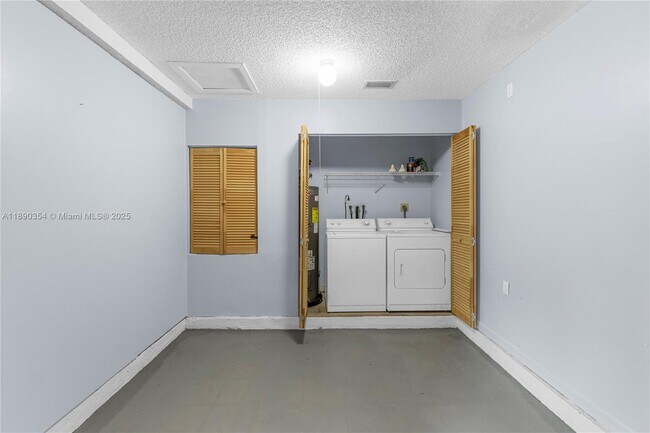 Building Photo - 20003 NE 6th Ct Cir