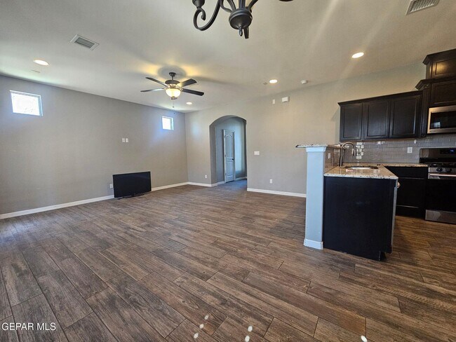 Building Photo - 13470 Selby St