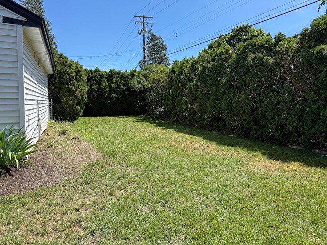 Building Photo - Audubon-Downriver Neighborhood 4 bedroom, 1 bath corner lot with large, fenced yard