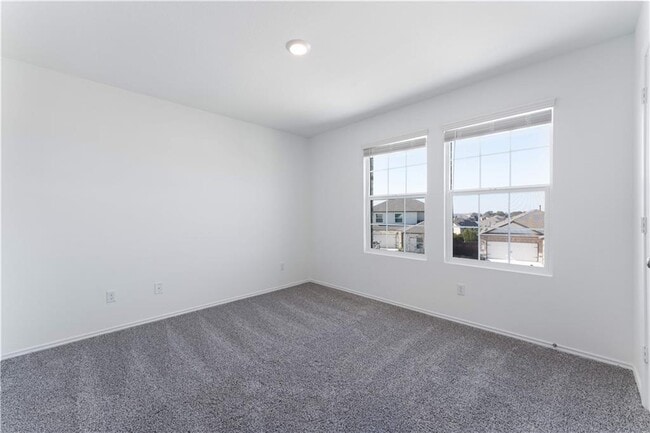 Building Photo - 924 Bluewood Bend