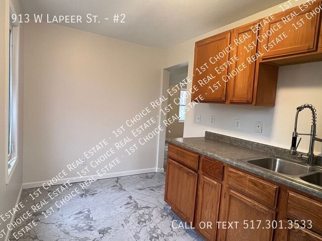 Building Photo - 2-BDR 1-BTH Duplex in Downtown Lansing - N...