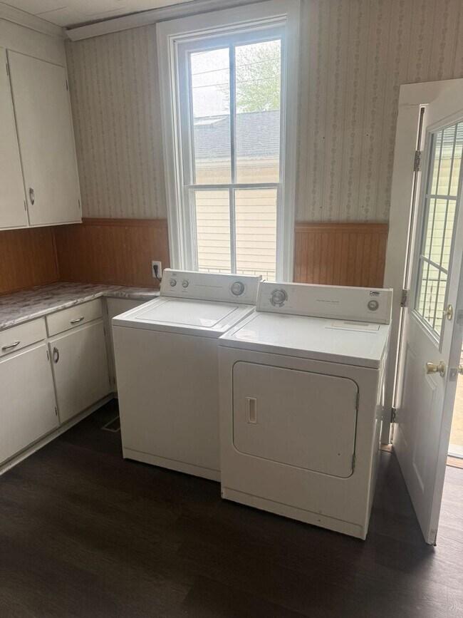 Building Photo - 4 Bedroom 2 Bath House, Yard-Halifax