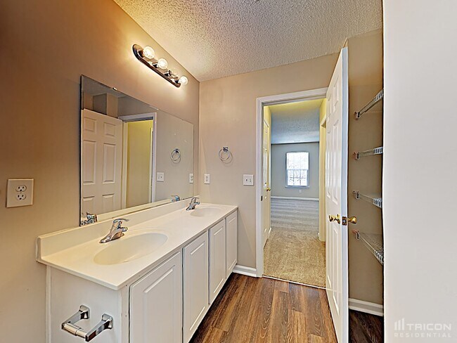 Building Photo - 225 Meyer Ln