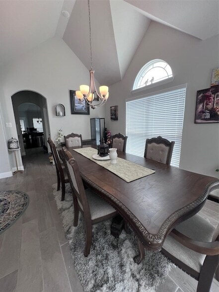 Building Photo - 9832 El Colina Dr