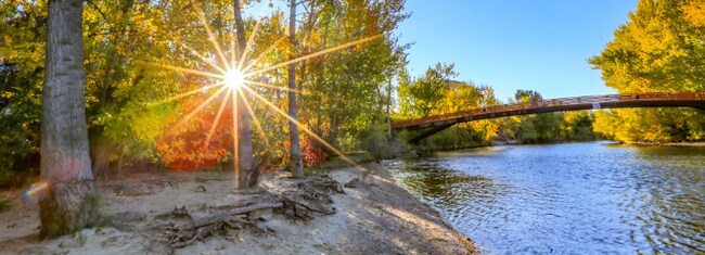 Building Photo - 316 E 46th Pl