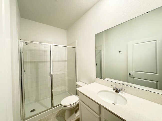 Building Photo - Rare find In-Law suite Home! Single family house with Separate entry and kitchen, laundry set!