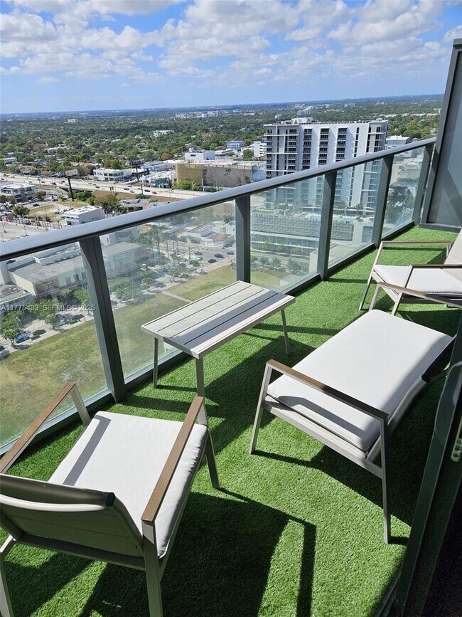 Building Photo - 121 NE 34th St