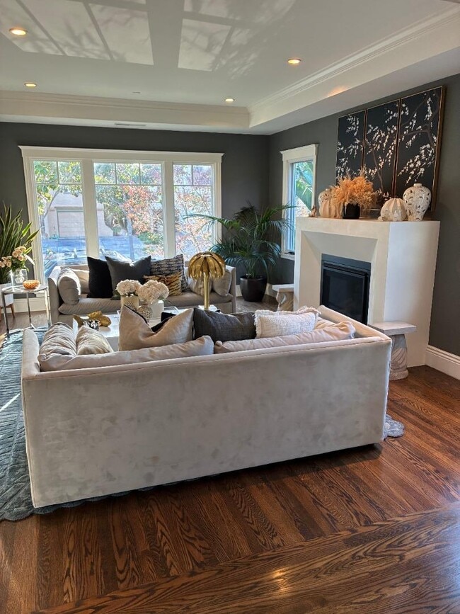 Building Photo - 212 Dwight Rd