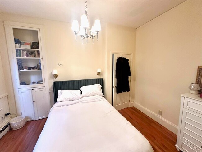 Building Photo - 38 Charles St