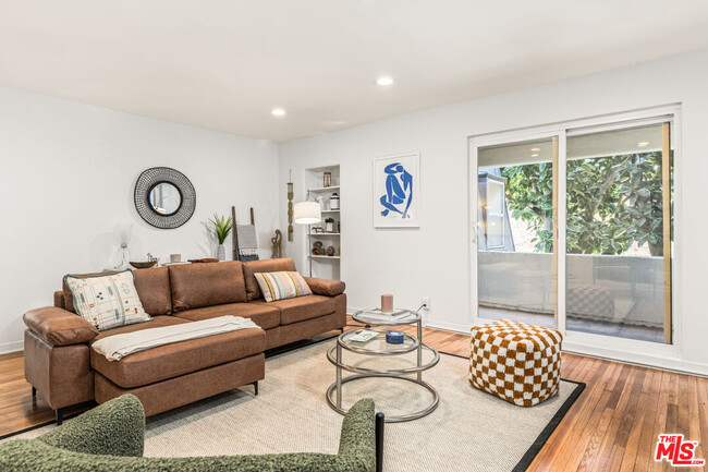 Building Photo - 329 S Reeves Dr