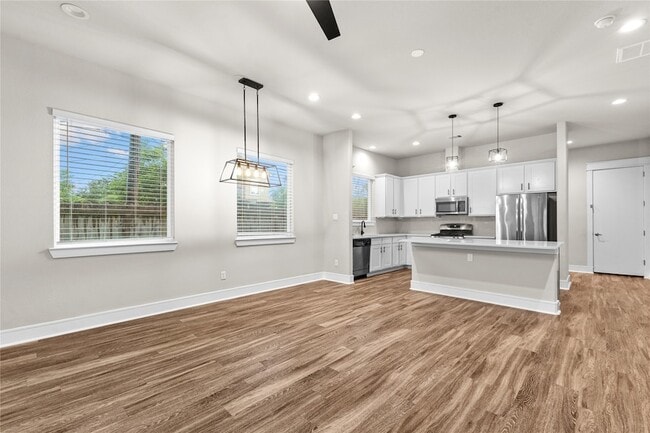 Building Photo - 2511 Des Chaumes St