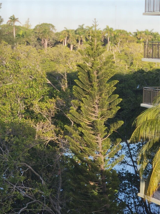 Building Photo - 17890 W Dixie Hwy