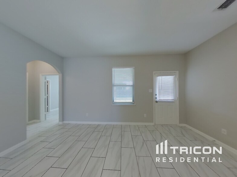 Building Photo - 1342 Barrel Dr