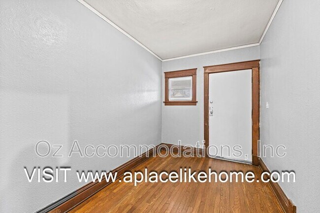 Building Photo - 3523 St John Ave