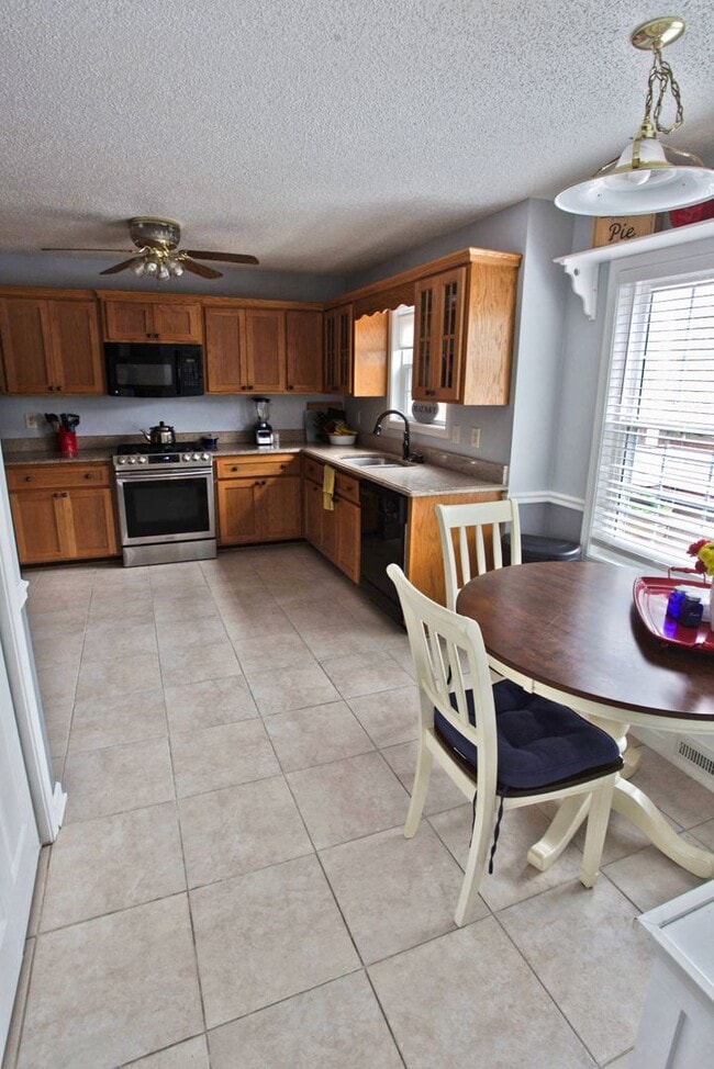 Building Photo - 2627 Holly Rock Dr