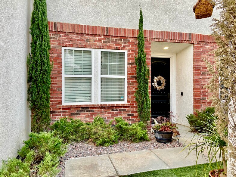 Building Photo - 27321 English Ivy Ln