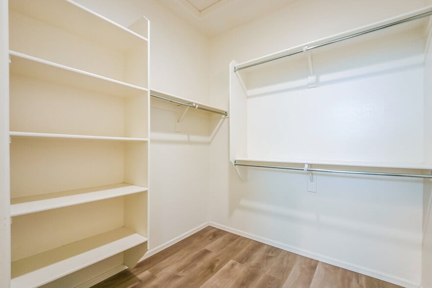 Building Photo - 22804 E Via De Olivos
