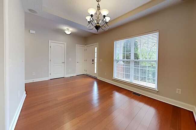 Building Photo - 844 Daybreak Dr