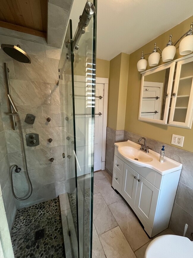 Building Photo - 2268 Shady Ave