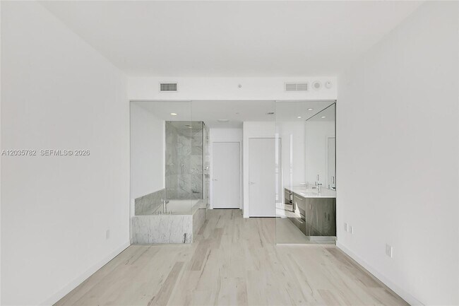 Building Photo - 480 NE 31st St