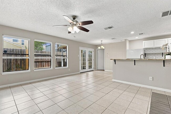 Building Photo - 7825 Beauregard Cir