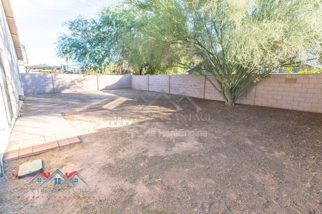 Building Photo - 2701 W Jasper Ave