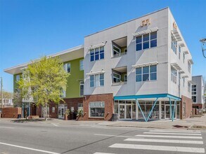 Building Photo - Downtown Durham 1bd/1ba Top Floor Corner Unit Condo!