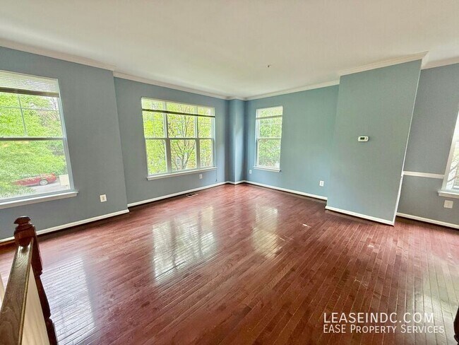 Building Photo - 424 Ava Way NE