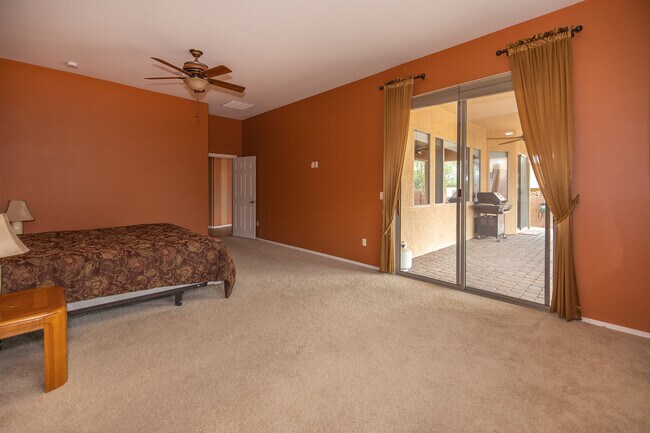 Building Photo - 1141 W Tenniel Dr