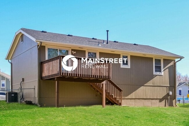 Building Photo - 3 Bedroom Pet-Friendly Home in Pleasant Valley, MO with Main Street Renewal