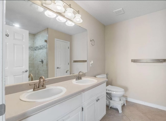 Master Bedroom Sinks - 767 Pearl Sand Dr