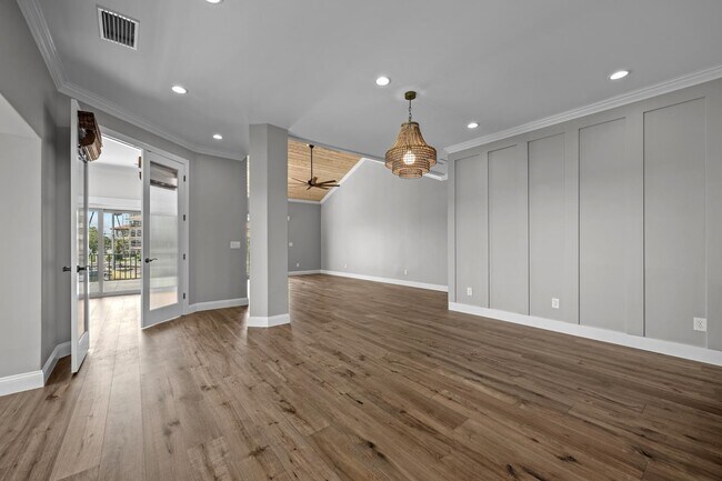 Building Photo - 3505 Harbor Dr
