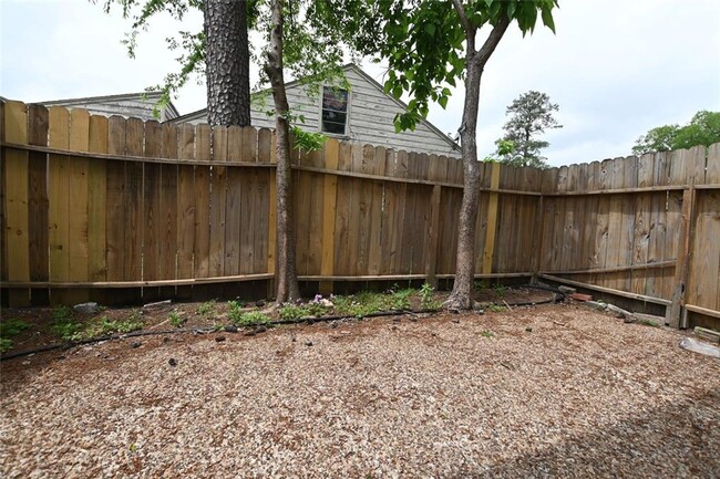 Building Photo - Stunningly Renovated 2-Bedroom Home with M...