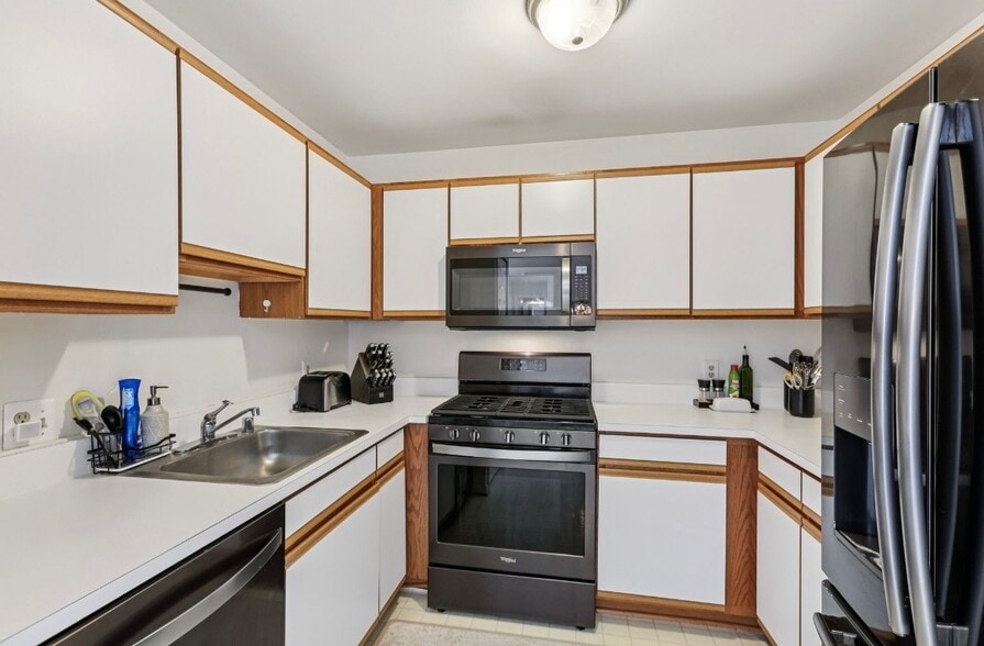 Building Photo - 1310 Sheridan Pl