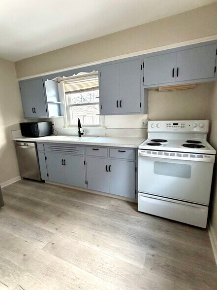 Building Photo - 408 N 68th St