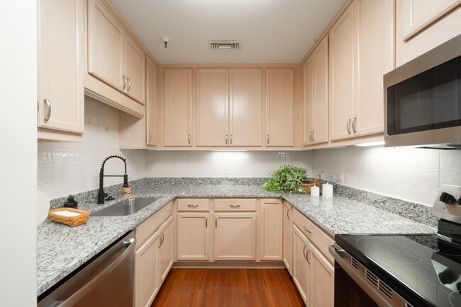 Building Photo - 1 Towers Park Ln