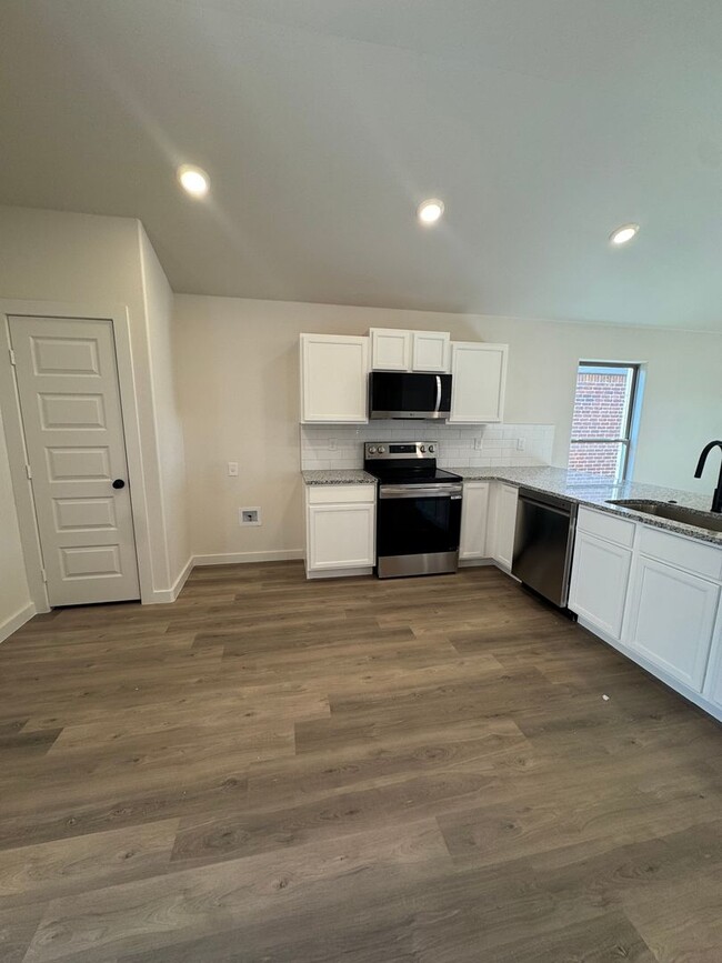 Building Photo - Brand New Construction 2025 3/2/2 in Homestead!!! 1/2 off special 1st month's ren