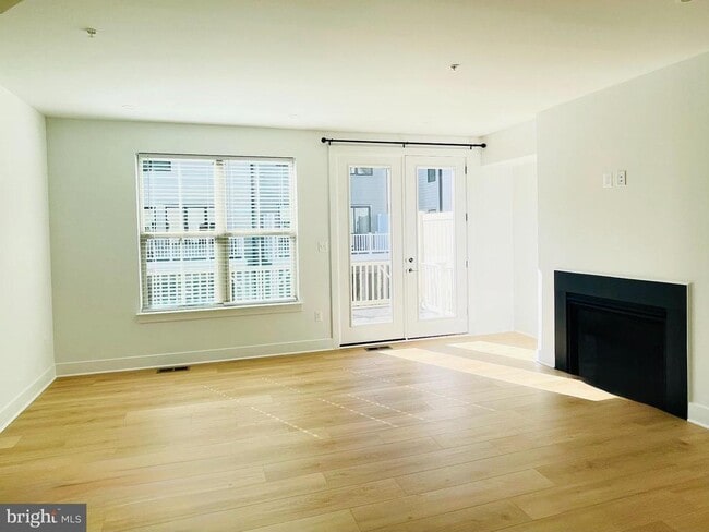 Building Photo - 4945 Purdy Aly