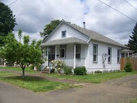 Building Photo - VIDEOTOUR: Charming Remodeled Home, Hardwo...