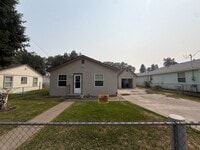 Building Photo - Freshly remodeled 3br 1ba, garage, LVP Flooring throughout.