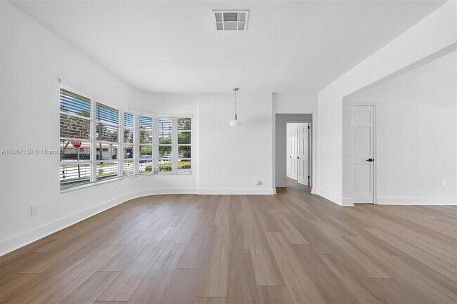 Building Photo - 500 92nd St