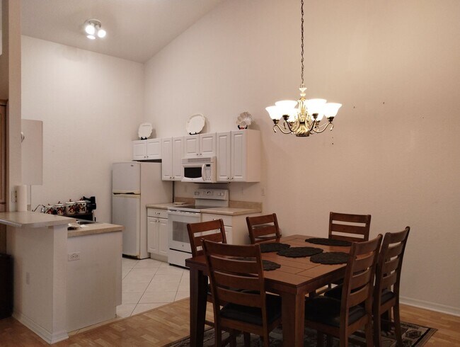 Building Photo - 10362 Chalmer St