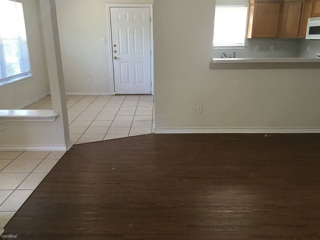 Building Photo - 3705 Oldenburg Ln