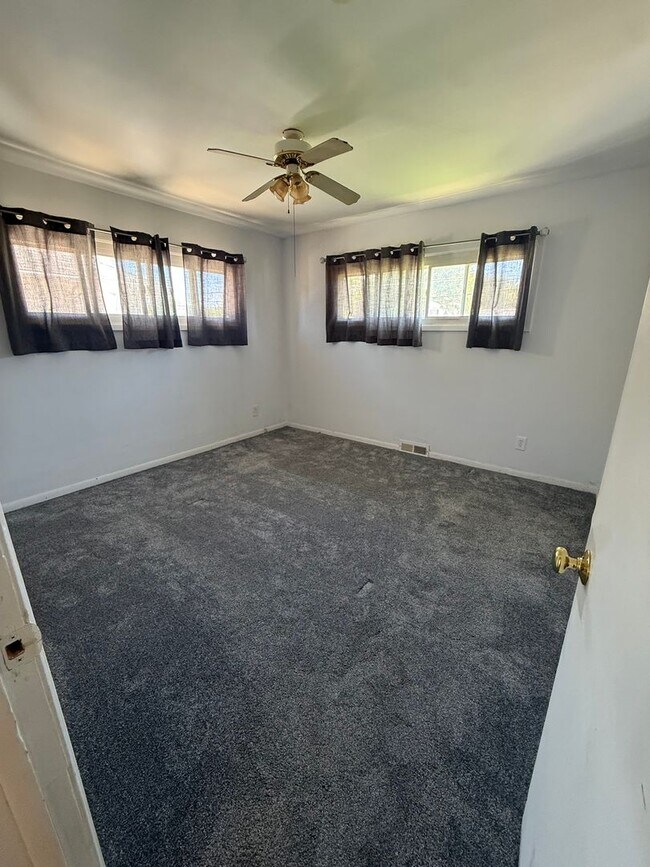 Building Photo - Beautiful Updated Home