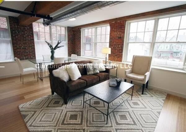 Building Photo - 21 Cottage Park Ave