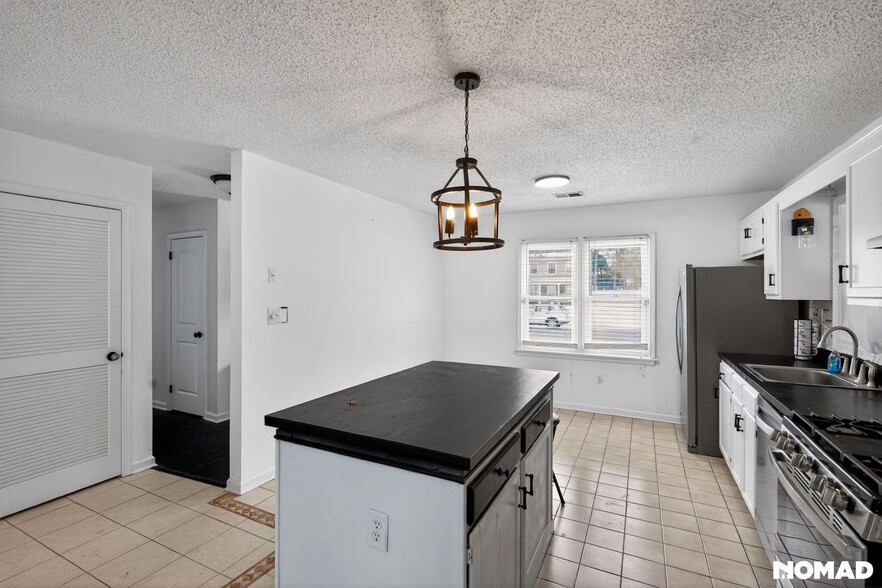 Building Photo - 102 Oak Glen Rd